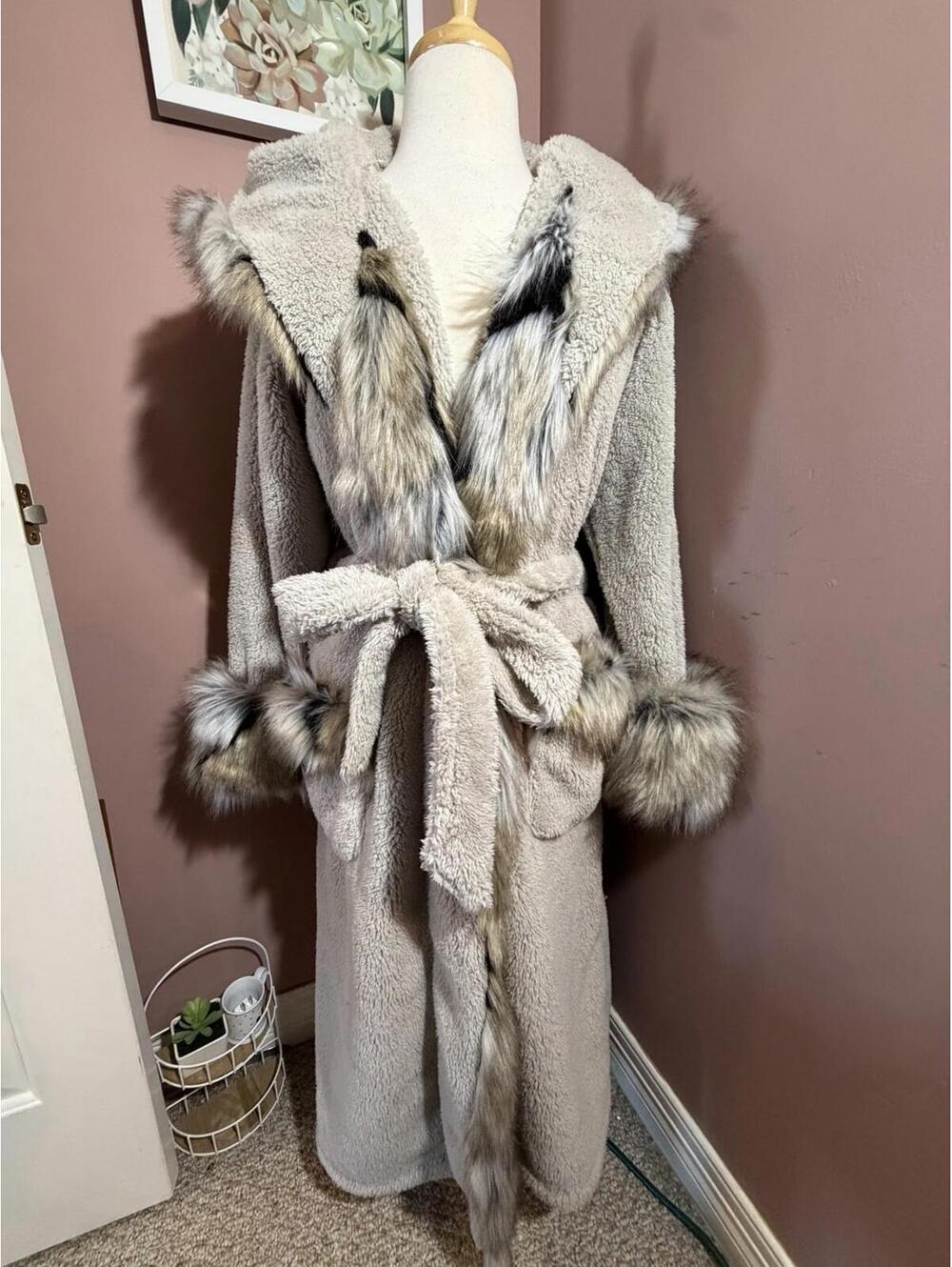 Spirithoods Wolverine Classic Faux Fur Robe Womens Small Gray Luxurious Soft